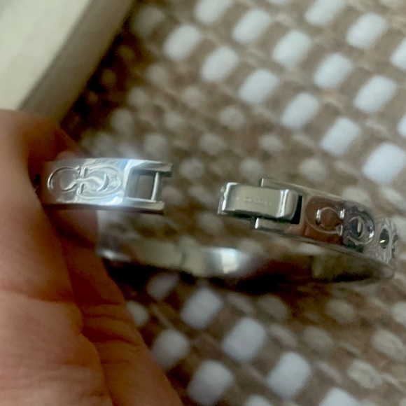 Coach Silver Bangle Hinged Clasp Kissing C Silver - Picture 6 of 10